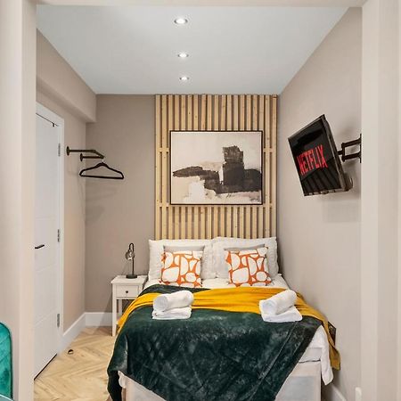 Stunning Heathrow Studios - Parking - Garden London Exterior foto
