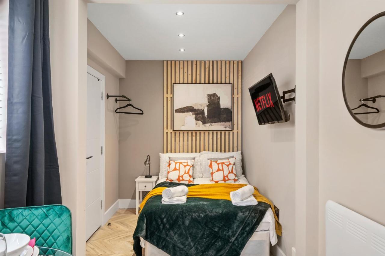 Stunning Heathrow Studios - Parking - Garden London Exterior foto