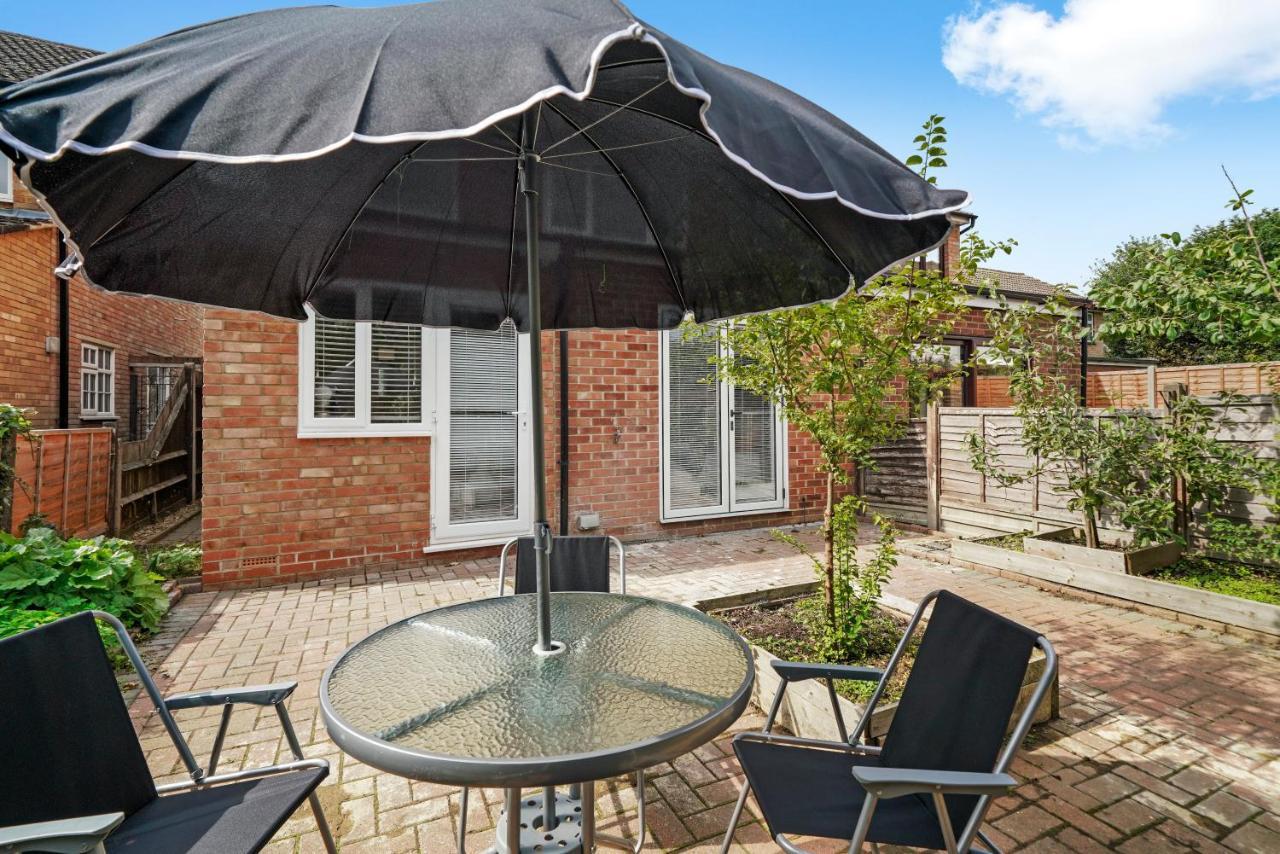 Stunning Heathrow Studios - Parking - Garden London Exterior foto