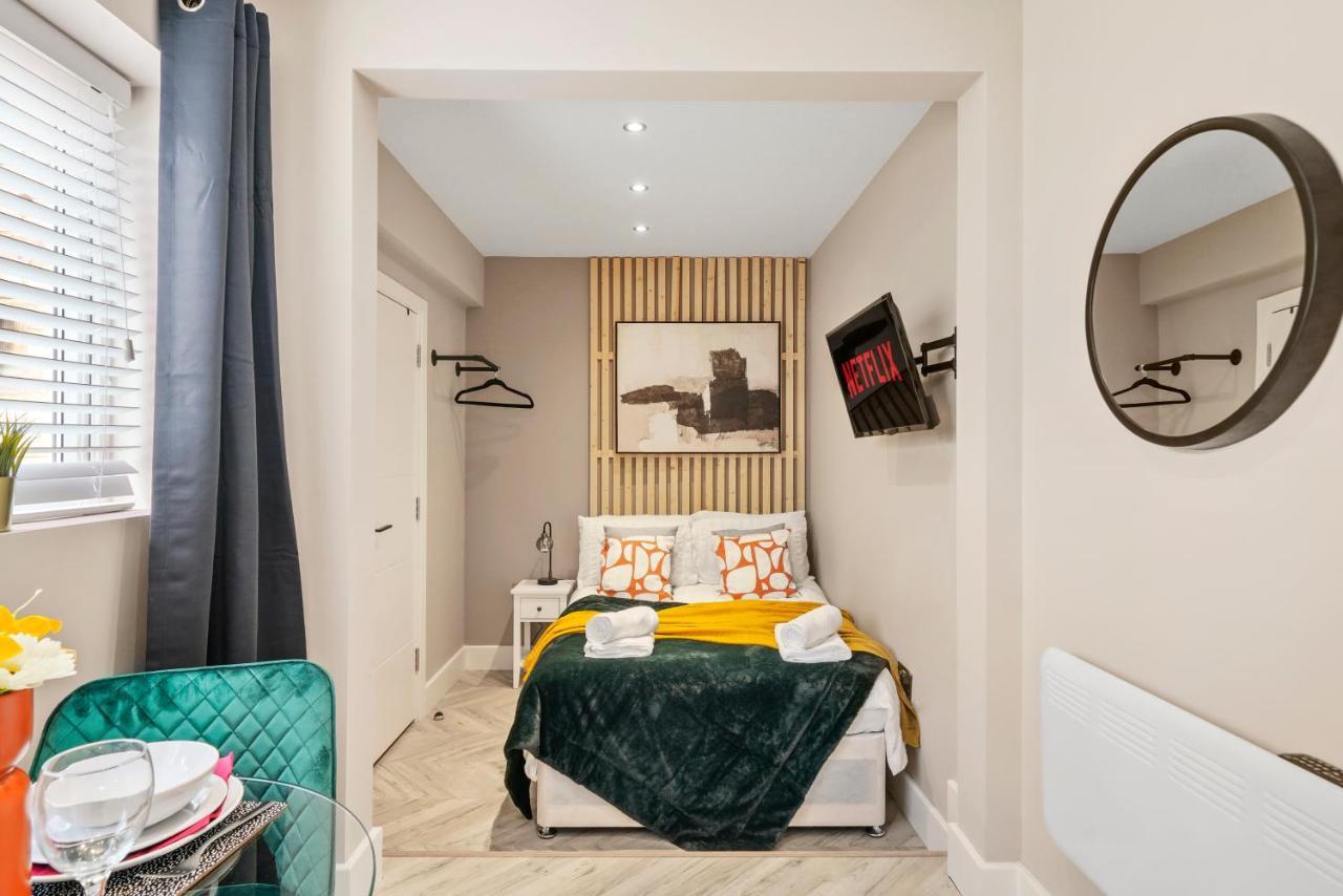 Stunning Heathrow Studios - Parking - Garden London Exterior foto