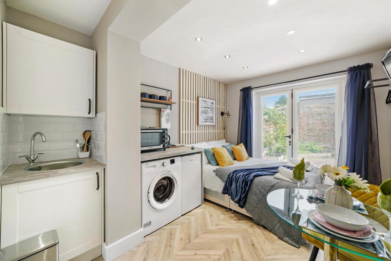 Stunning Heathrow Studios - Parking - Garden London Exterior foto