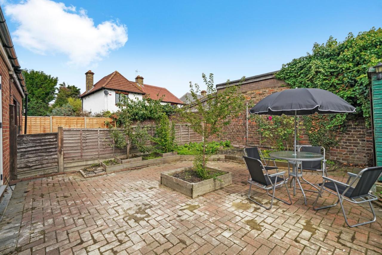 Stunning Heathrow Studios - Parking - Garden London Exterior foto