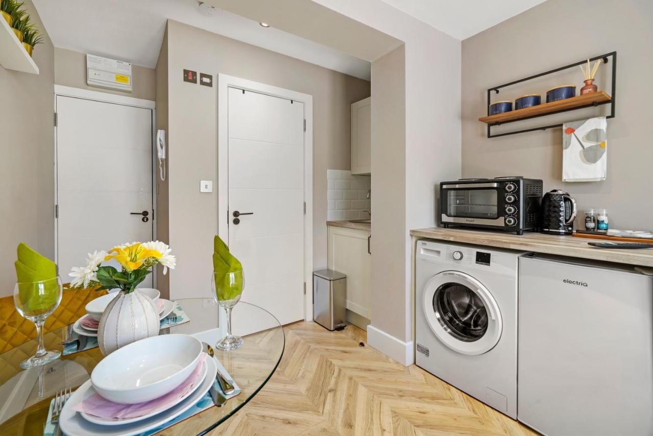 Stunning Heathrow Studios - Parking - Garden London Exterior foto
