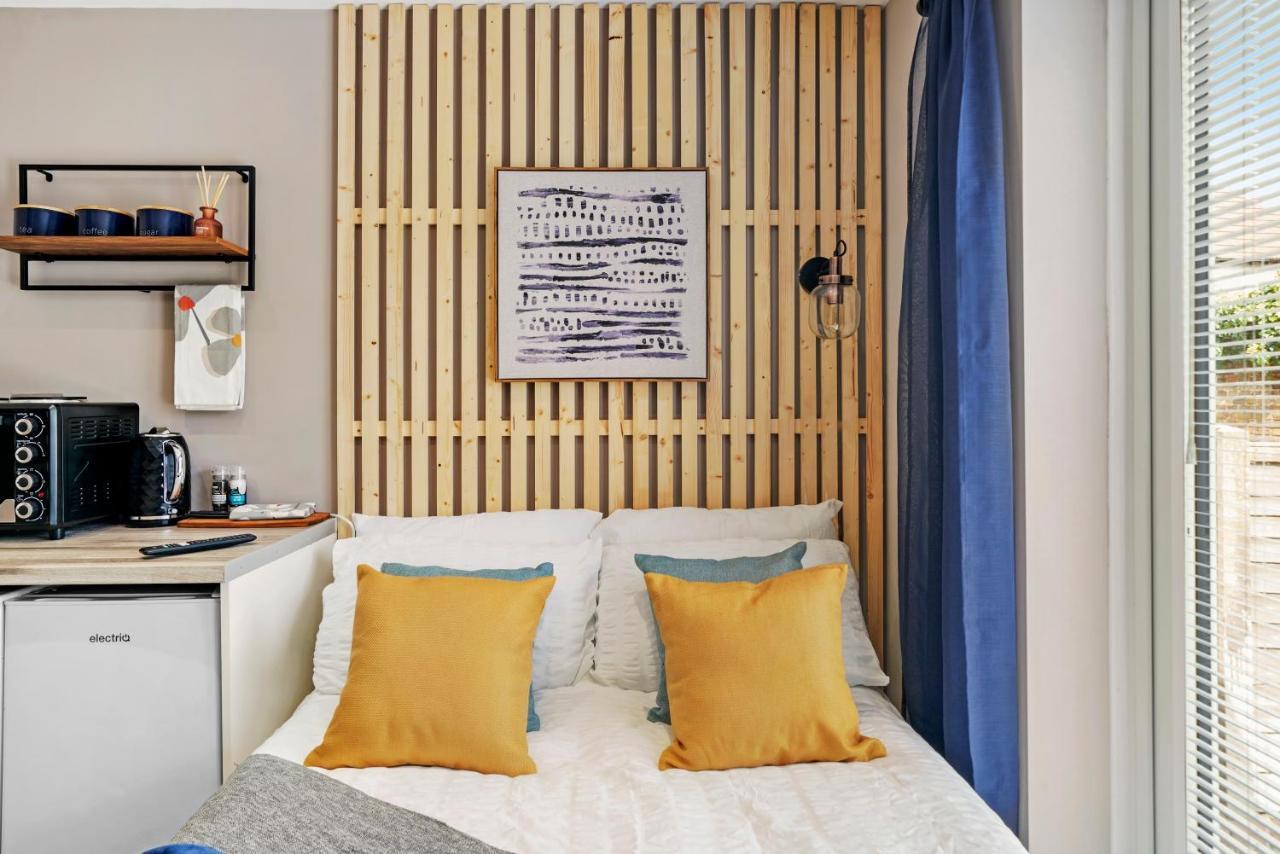 Stunning Heathrow Studios - Parking - Garden London Exterior foto