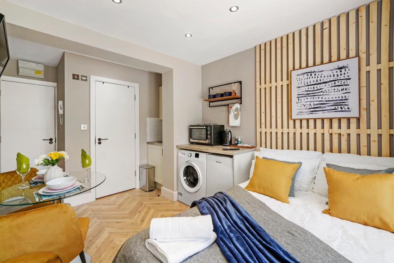 Stunning Heathrow Studios - Parking - Garden London Exterior foto