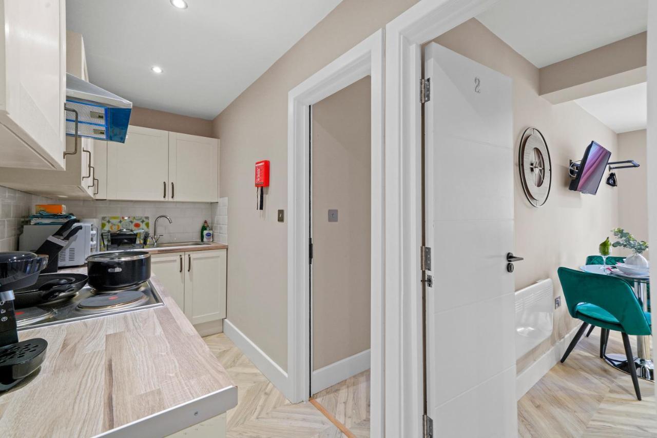 Stunning Heathrow Studios - Parking - Garden London Exterior foto