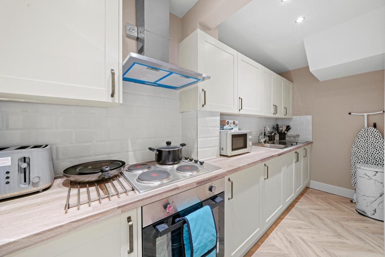 Stunning Heathrow Studios - Parking - Garden London Exterior foto