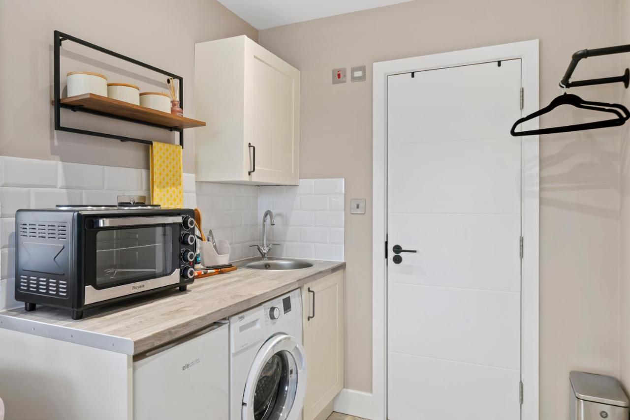 Stunning Heathrow Studios - Parking - Garden London Exterior foto