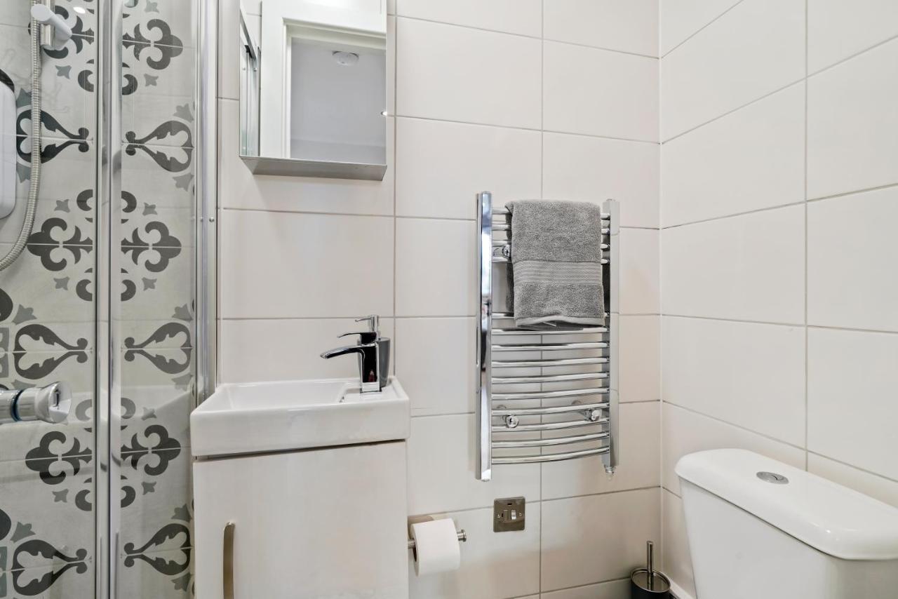 Stunning Heathrow Studios - Parking - Garden London Exterior foto